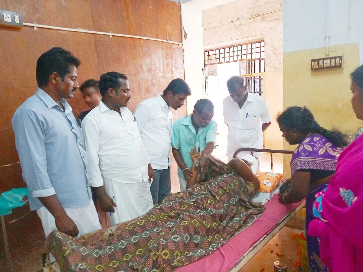 பறிமுதல் செய்த மணலை போலீஸாரே கடத்தியபோது விபத்தான லாரி... இது தஞ்சை அதிர்ச்சி!