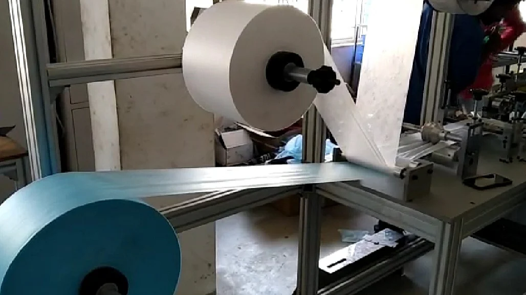 முகக் கவசம் தயாரிக்கும் இயந்திரம்