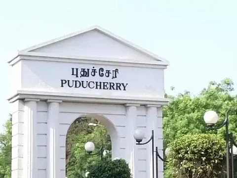 `சொற்ப வருமானமும் இல்லை; அரசு எந்த உதவியும் செய்யவில்லை!’ - கலங்கும் புதுவை மாற்றுத்திறனாளிகள்
