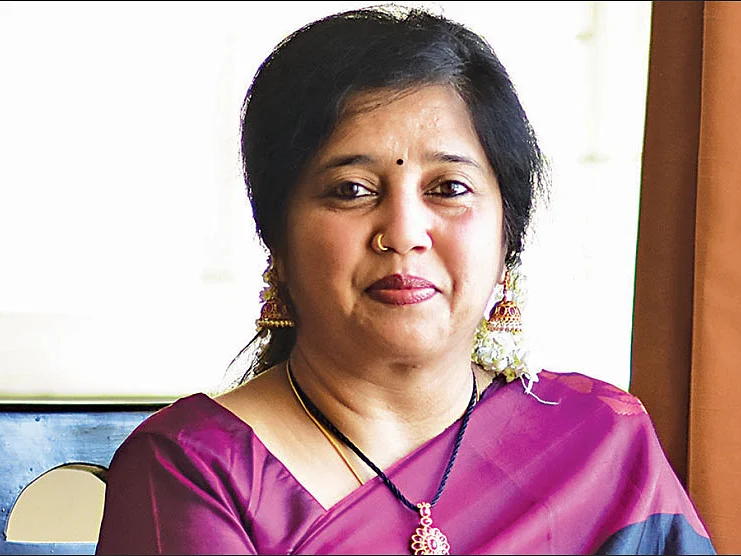 அன்பு அதிசயங்களைக் காணச் செய்யும்! - ராதிகா ராஜலோகநாதன்