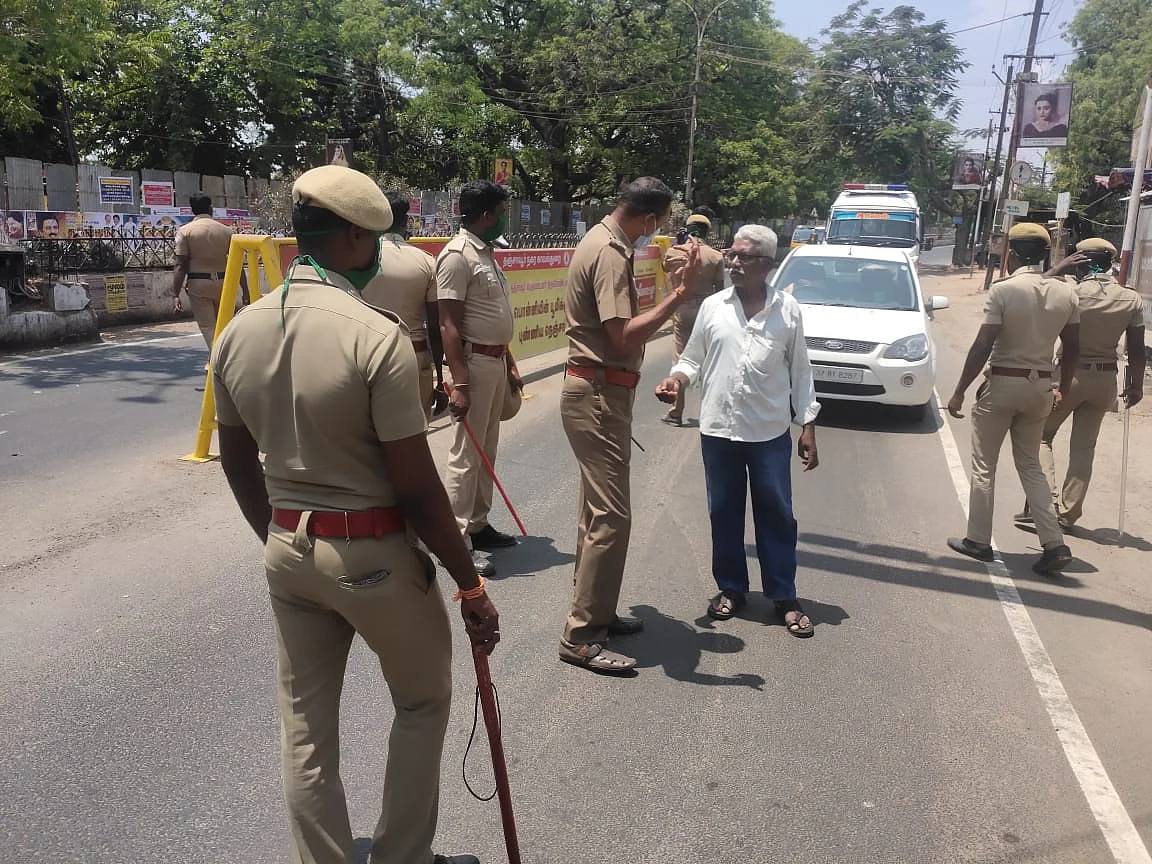கொரோனா குறித்து எச்சரிக்கும் போலீஸார்
