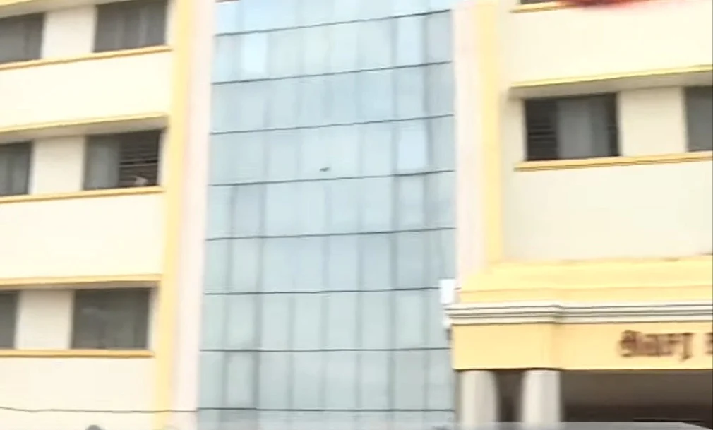 கேரளாவுக்குச் சுற்றுலா சென்ற இளம் தம்பதிக்குக் கொரோனா?! - திருவாரூரில் தனிமைப்படுத்தப்பட்ட மூவர்