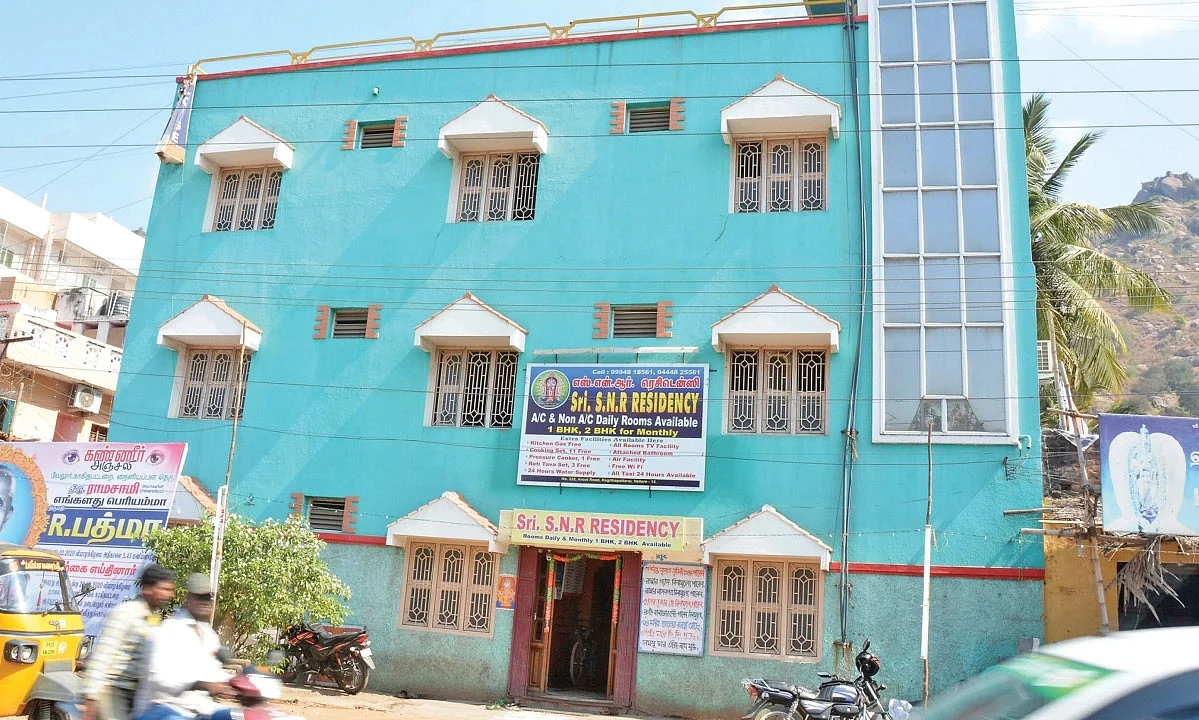ஜூ.வி பைட்ஸ்: வேலூர் `லாட்ஜ்' வில்லங்கம், வீரமணி `அமைதி'க்குப் பின்னால், தேர்வாணைய தகிடு தத்தங்கள்!