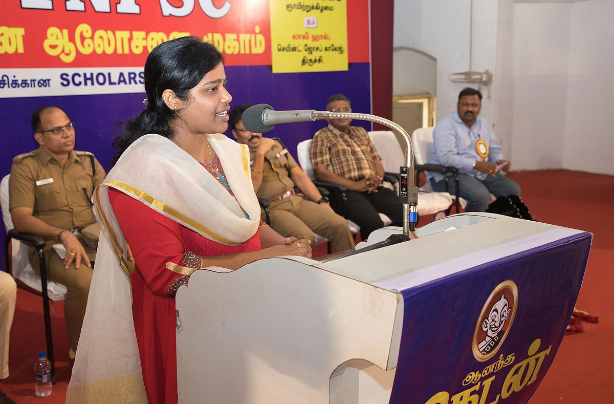 `நமக்கான அடையாளத்தை உருவாக்குவோம்' - நம்பிக்கை தந்த போட்டித் தேர்வுக்கான வழிகாட்டல் நிகழ்ச்சி!
