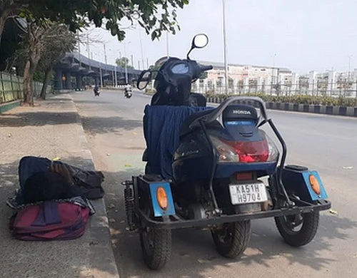 சாலையோரத்தில் உறங்கிய ரமேஷ்