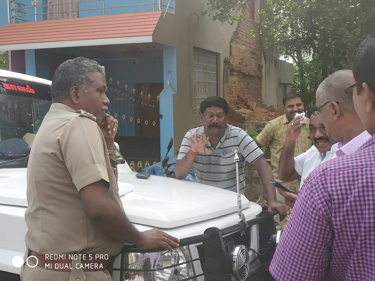 நாஞ்சில் சம்பத் வீட்டில் வந்துள்ள போலீஸ்