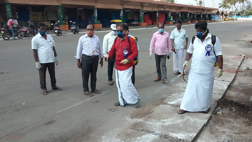 நடிகர் விஜய் மக்கள் இயக்கத்தினர்