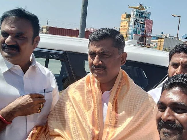 ஒரு ரெக்வொஸ்ட்... அதேநேரம் ஒரு வார்னிங்.. முரளிதரராவ் - எடப்பாடி சந்திப்பில் என்ன நடந்தது?!