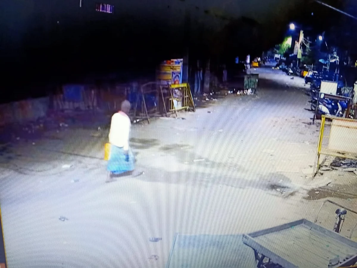 சிசிடிவி காட்சியில் சிக்கிய குபேரன்