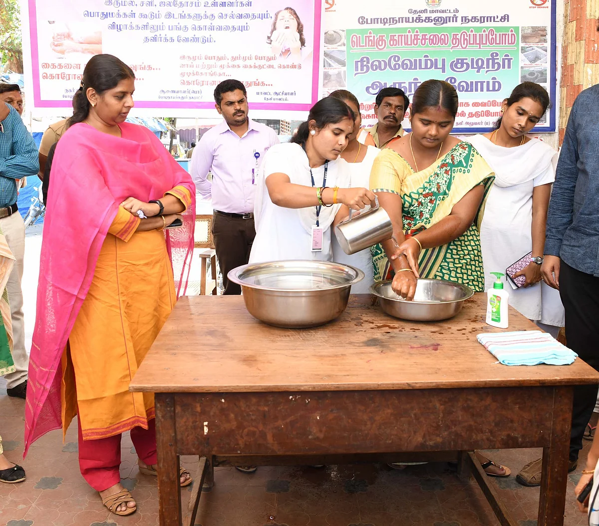 மக்களுக்கு விழிப்புணர்வு ஏற்படுத்தும் பணியில் தேனி கலெக்டர்