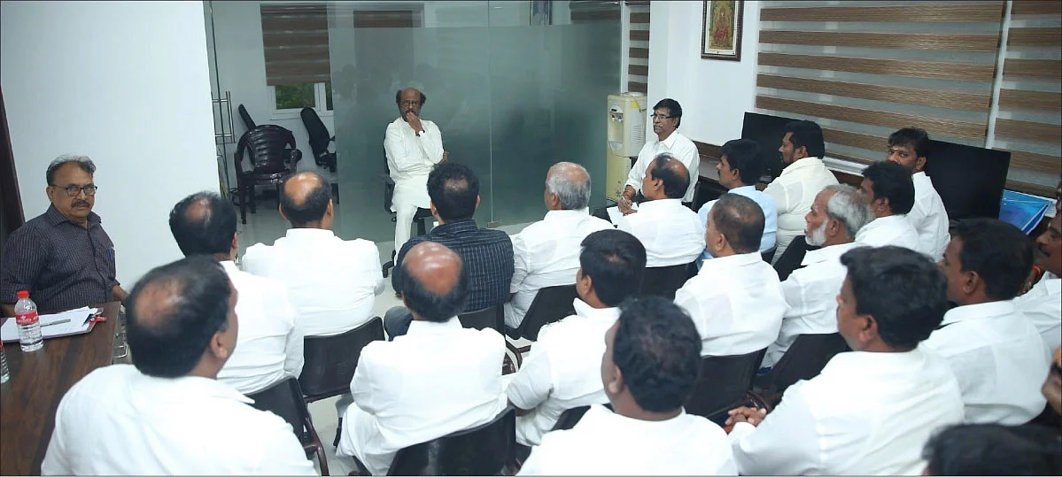 தி.மு.க-வை நேரடி போட்டியாகக் கருதும் ரஜினி... கிஷோர் டீமின் 'உஷார்' சர்வே!