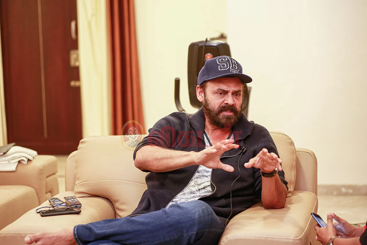 ``ரஜினி சார் அரசியல் பக்கம் போறதுக்குள்ள இதைப் பண்ணிடுங்க ப்ளீஸ்!" - வெங்கடேஷ்