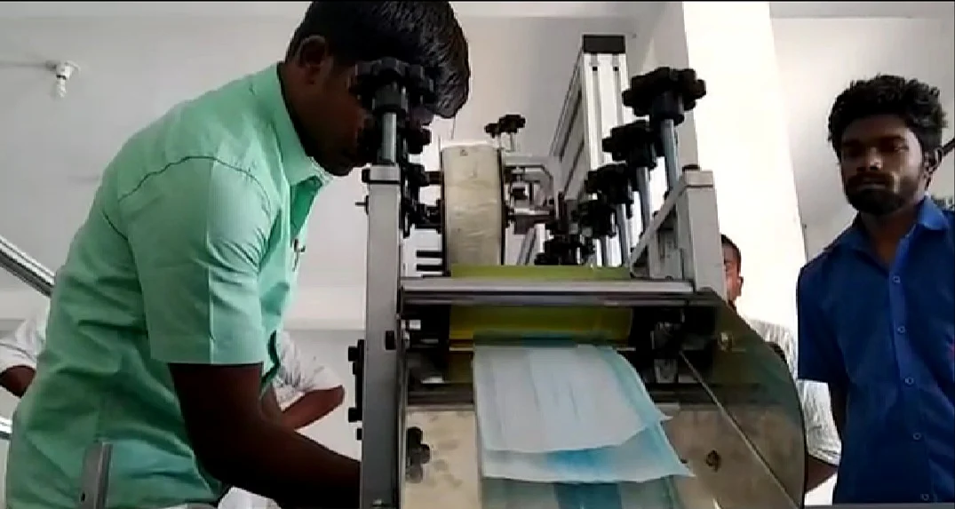 முகக் கவசம் தயாரிக்கும் இயந்திரம்