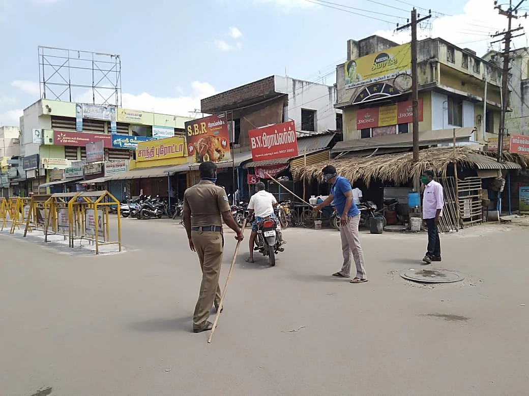 தஞ்சாவூரில் போலீஸார்