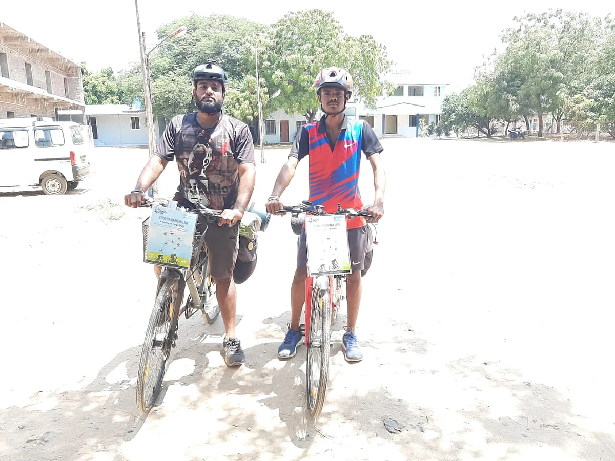 இளைஞர்கள் விக்னேஷ், பிரேம்குமார்.