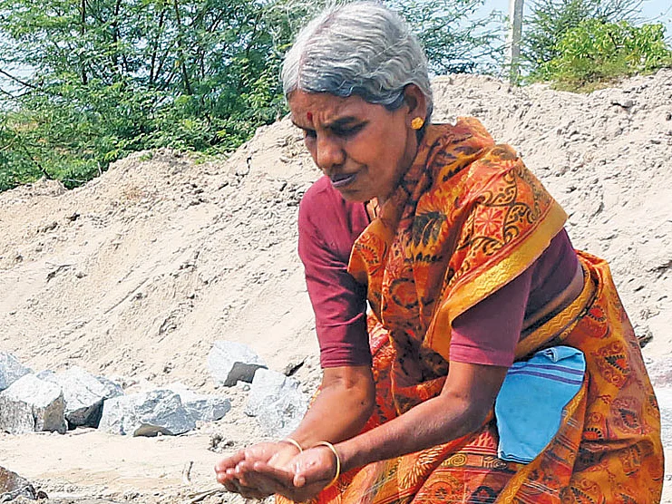 காக்க காக்க... நீர் காக்க... தீர்த்தக்கரையினிலே!