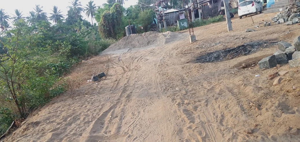 காவிரியில் அள்ளப்பட்ட மணல்