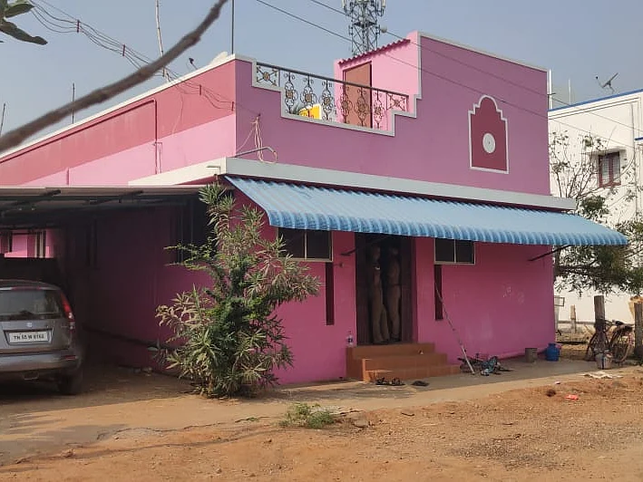 கம்போடியாவில் அக்கவுன்ட்.. கறுப்புப் பணம் பதுக்கல்?! - மணப்பாறை எலெக்ட்ரீசியனை வளைத்த ஐ.டி!
