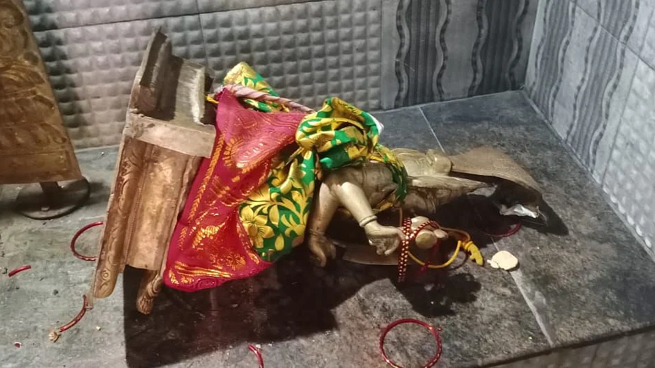 சேதப்படுத்தப்பட்ட அம்மன் சிலை