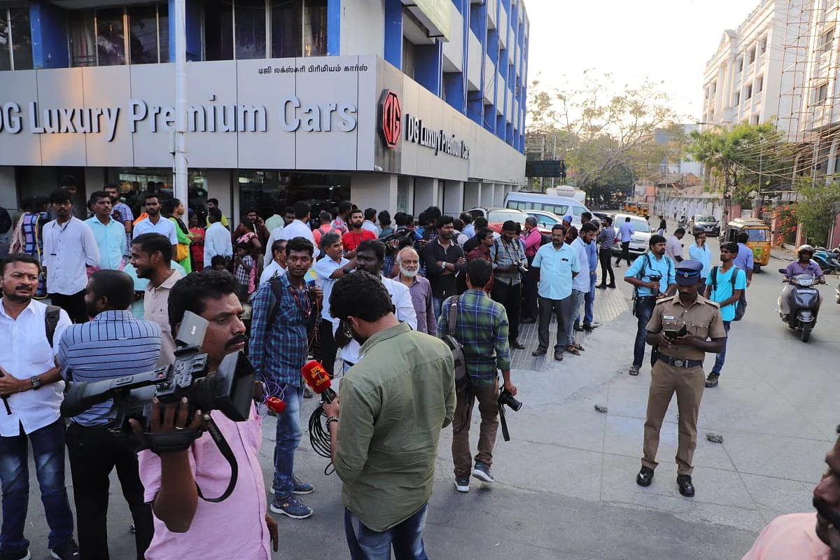 வெடிகுண்டு வீசப்பட்ட இடம்