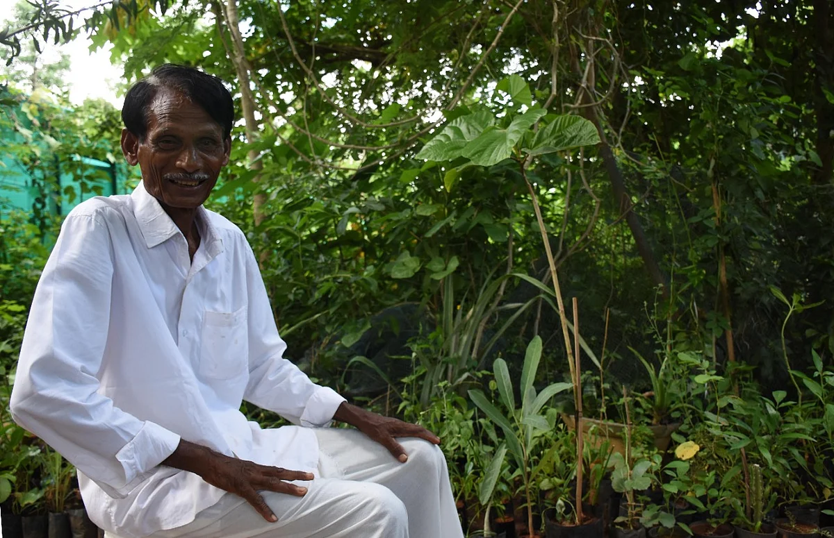 மூலிகைச் செடிகளின் காதலன் பவானந்தம்!