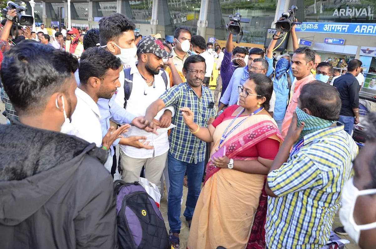 துபாய் பயணிகள்