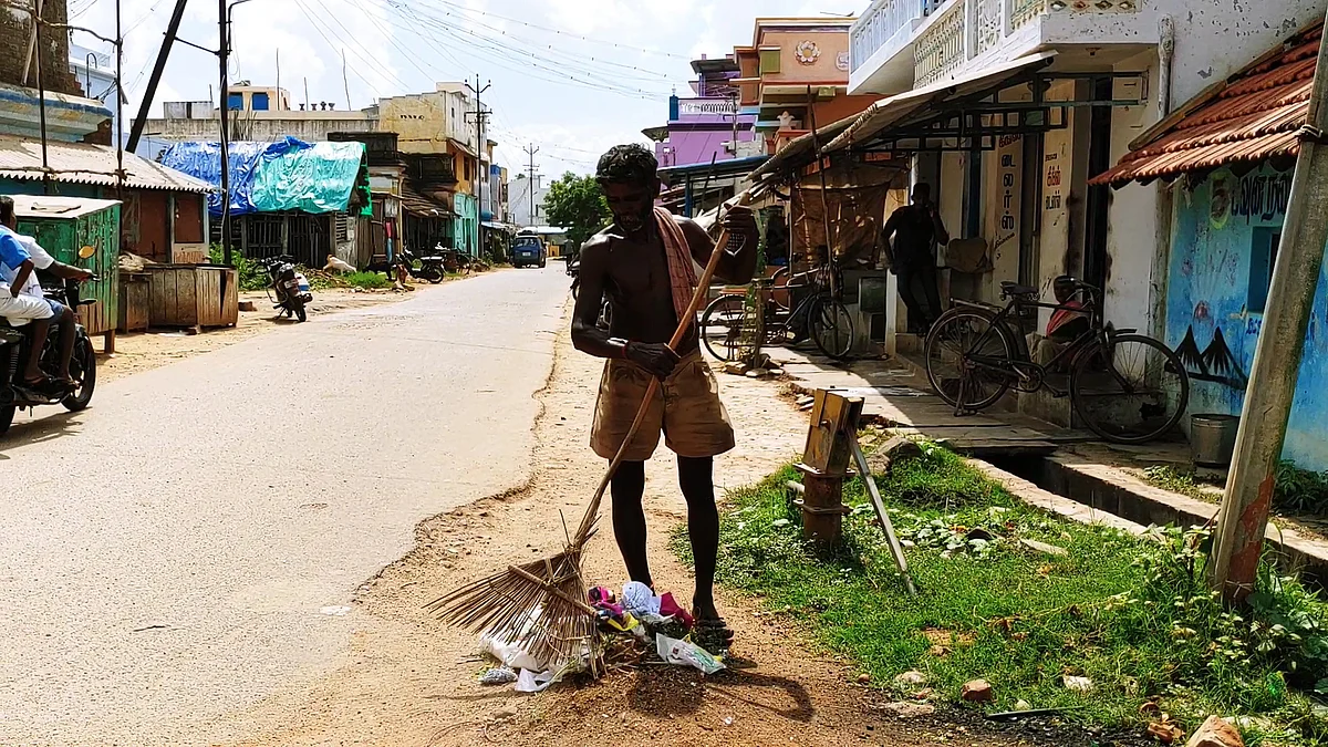 தூய்மைப் பணியில் சுந்தர்ராஜ்