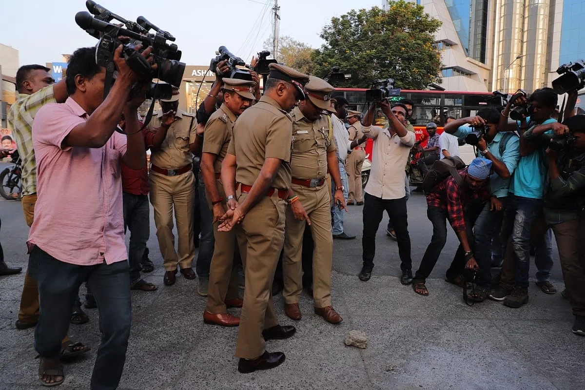 ‘ரவுடி காக்கா பாலாஜிக்கு ஸ்கெட்ச்; துப்பாக்கியாலும் சுட்டனர்’- சம்பவத்தை விவரிக்கும் வழக்கறிஞர்