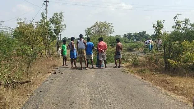 முள்வேலி தடுப்பு