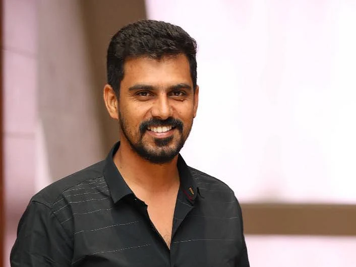 "முதல் வெற்றிப்பட இயக்குநருக்கு 'கவுன்சலிங்' தேவை!" - 'ஈகோ' முதல் 'போதை' வரை அடுக்கும் எஸ்.ஆர்.பிரபு