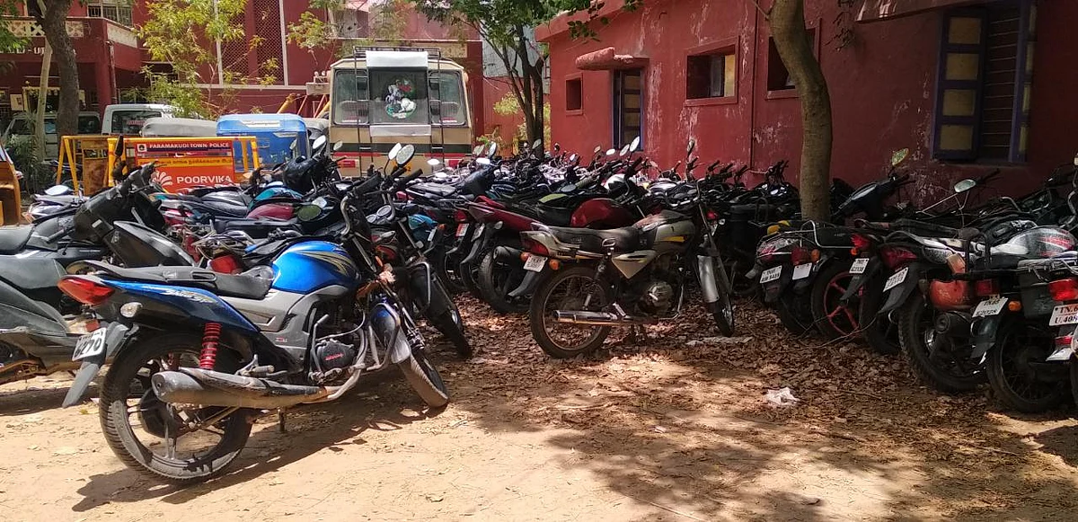 பறிமுதல் செய்யப்பட்ட வாகனங்கள்
