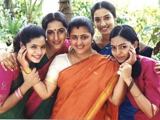 ``நல்லவேளை நாங்க நடிக்கும்போது யூடியூப் சேனல்ஸ் இல்லை..!''- `மெட்டி ஒலி' சிஸ்டர்ஸ் ரீ-யூனியன்