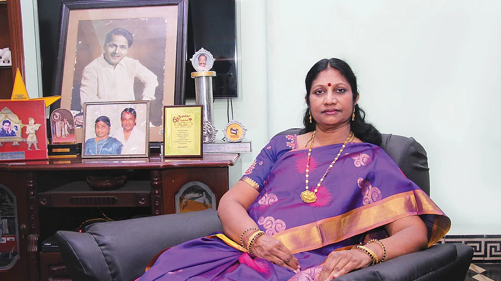 சுமதி தங்கவேலு
