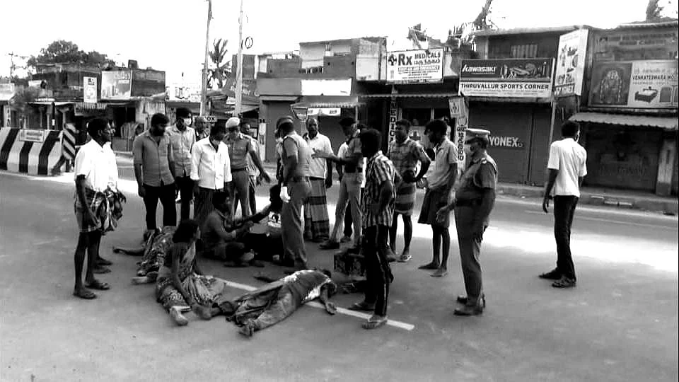 சாலை மறியலில் ஈடுபட்ட அசோக் உறவினர்கள்