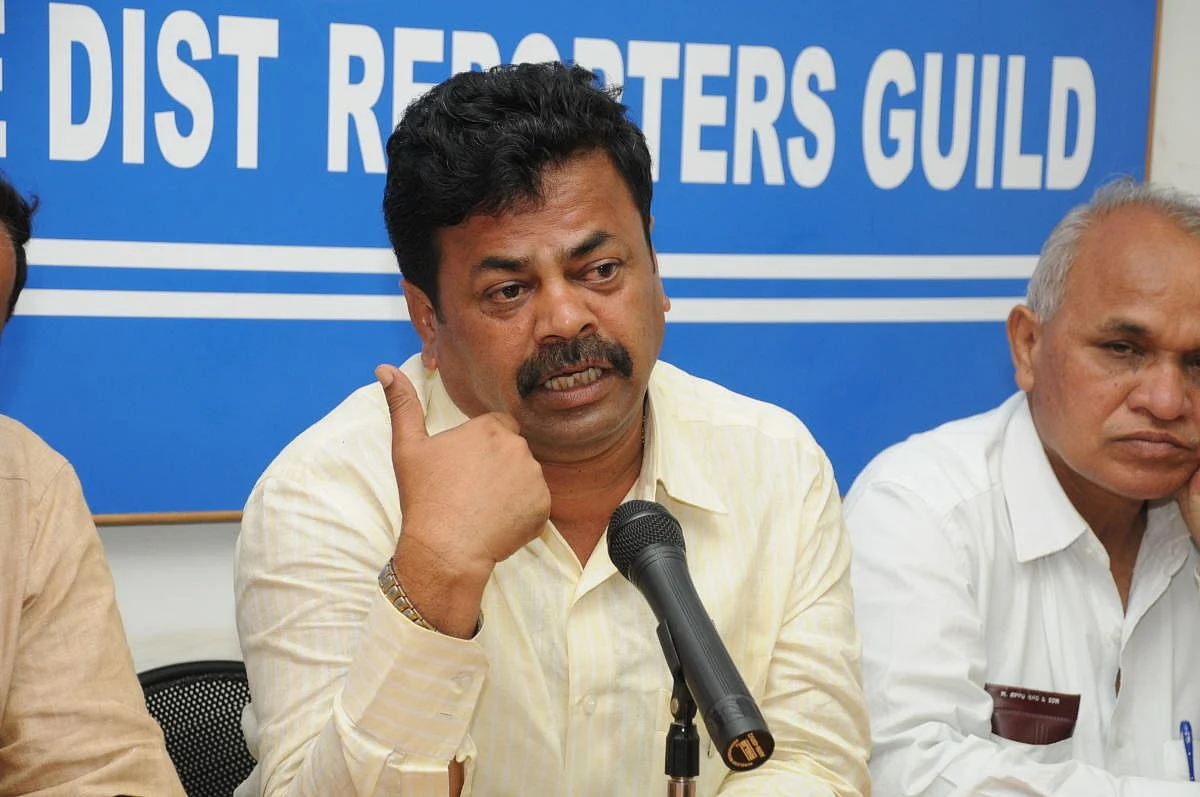 ’பிரதமரின் உத்தரவை மதிக்கவில்லையா?!’ - சர்ச்சையில் சிக்கிய பாஜக எம்.எல்.ஏ.வின் நிவாரண முகாம்
