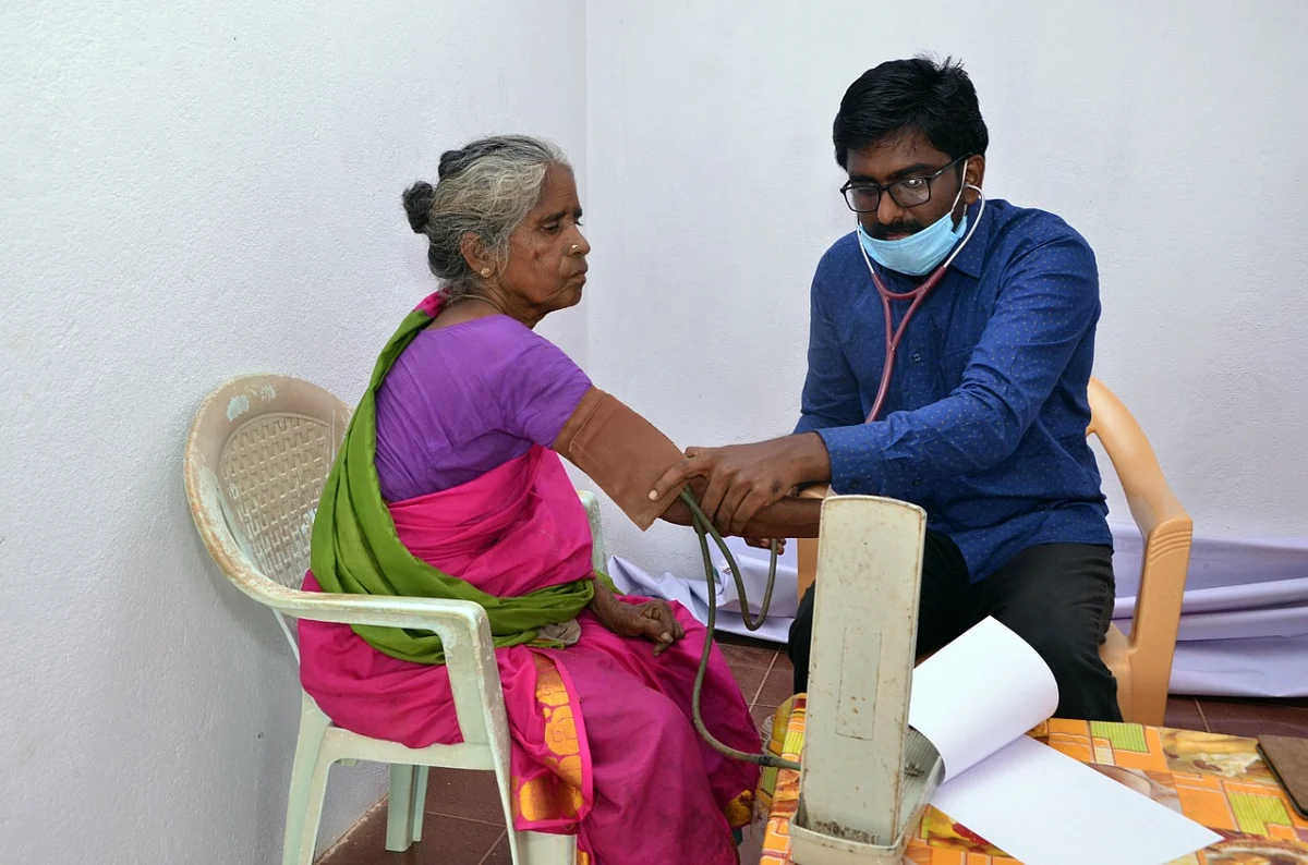 இலவச மருத்துவ உதவி