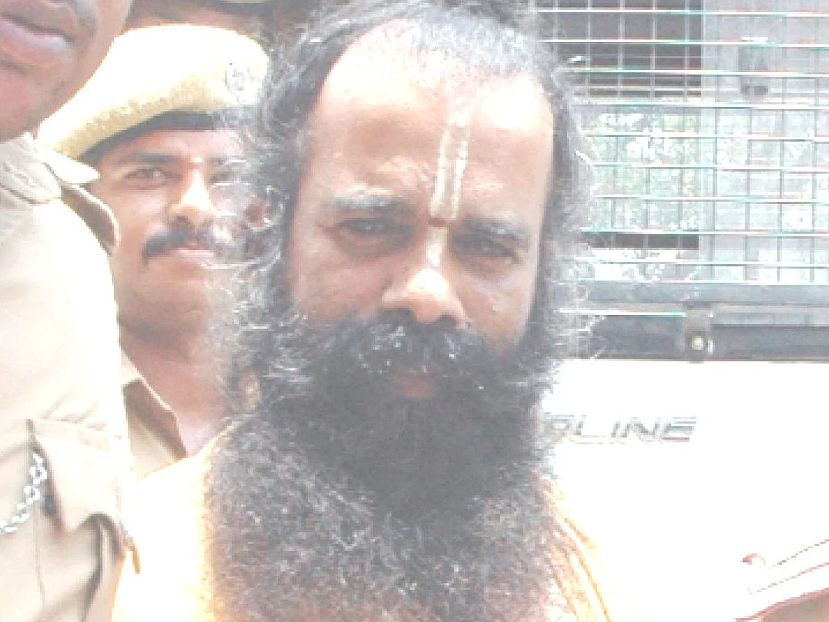 `அப்பா முகத்தையாவது வீடியோகாலில் அவன் பார்க்க முடியுமா?' -லண்டனிலிருந்து கலங்கும் முருகனின் அக்கா