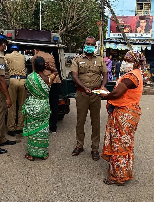 உணவு வழங்கும் இன்ஸ்பெக்டர் ராதாகிருஷ்ணன்