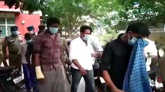 கள்ளச்சாராயம் காய்ச்சி கைதானவர்கள்