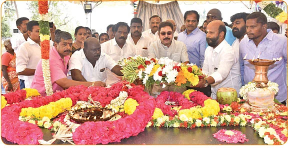 நடராஜன் நினைவுதின அனுசரிப்பில் டி.டி.வி.தினகரன்