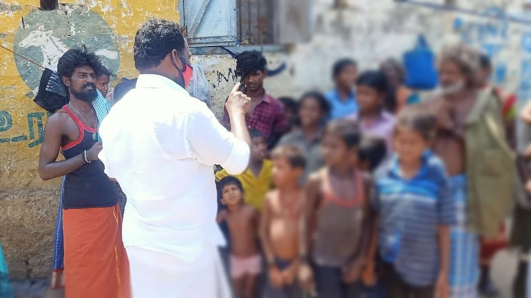 உணவில்லாமல் தவித்தவர்கள்