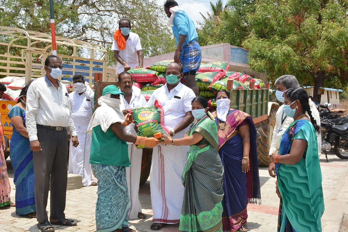 தூய்மை பணியாளர்களுக்கு அரிசி