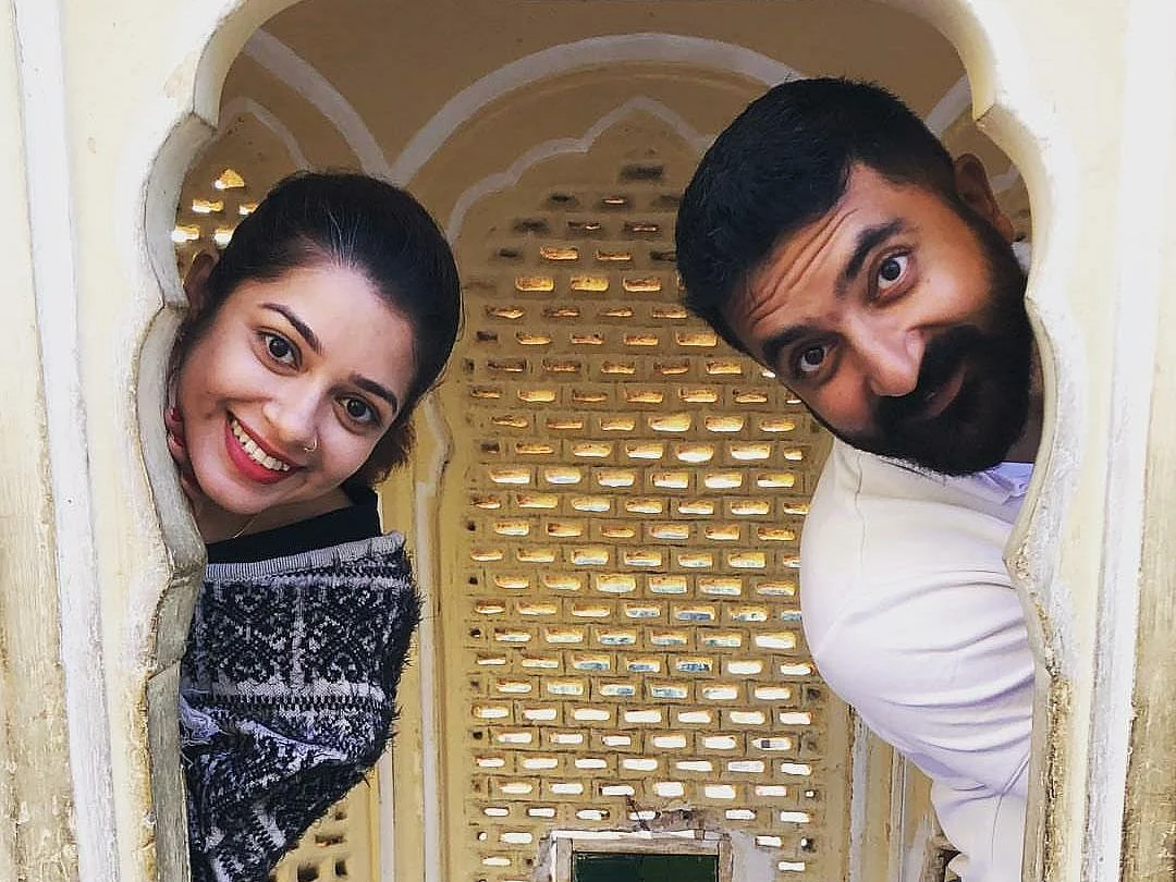 ``எங்க ரெண்டு பேர்ல சாயாதான் ரொமான்டிக்; ஏன்னா?" - கிருஷ்ணா - சாயா சிங் லவ் ஸ்டோரி