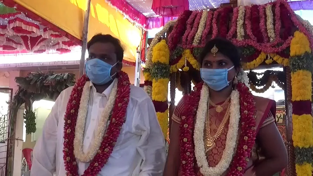 மணமக்கள் மோனிஷா- அருண்