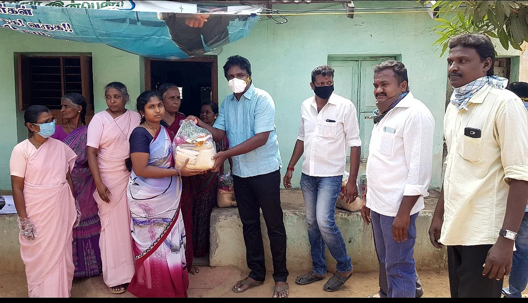 `அழைப்பு வந்த ஒரு மணி நேரத்தில் உதவி!’ - தஞ்சை உடன்பிறப்புகளின் `ஹெல்ப்லைன்’ சேவை