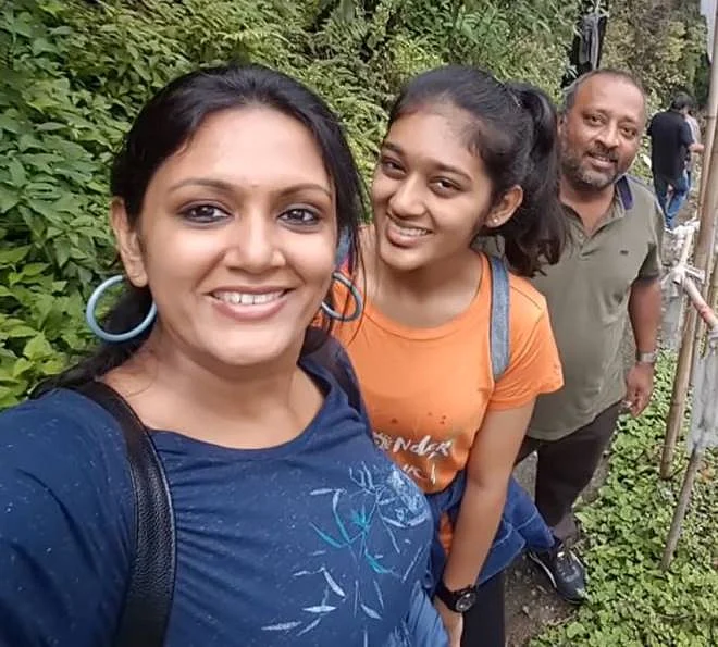 குடும்பத்துடன் தேவதர்ஷினி