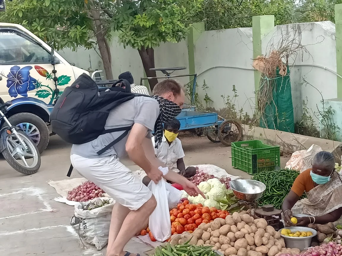 தன்னார்வலர்களை நெகிழ வைத்த ஜெர்மனிக்காரர்