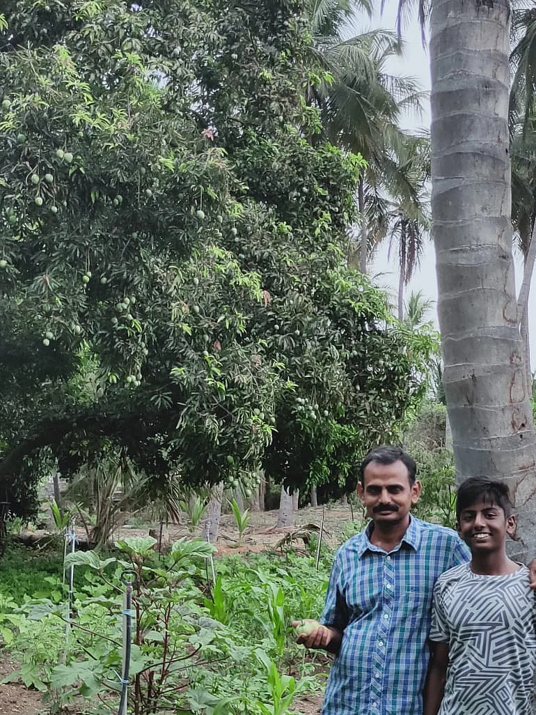 நந்தகுமார் மகனுடன்