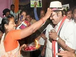 தொப்பி சின்னத்துக்கு வாக்கு கேட்கும் தினகரன்