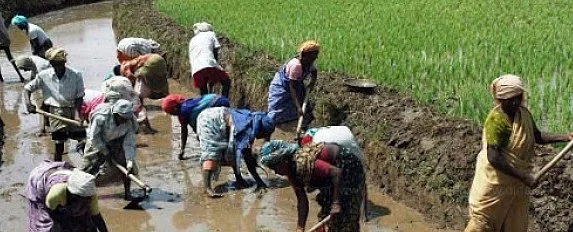 தேசிய ஊரக வேலை வாய்ப்புப் பணியாளர்கள்